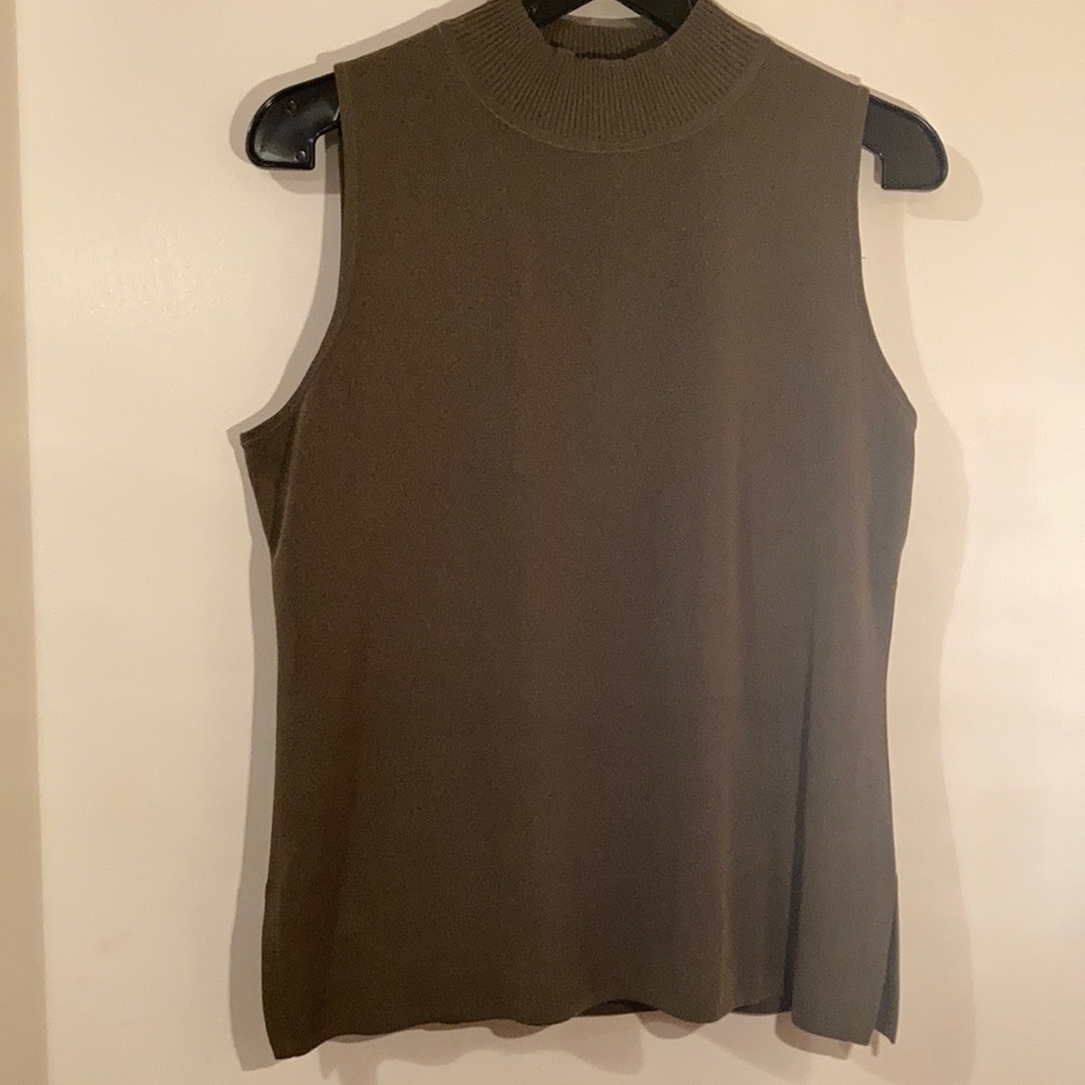 MISOOK Olive Green High Neck Sleeveless Knit Top.